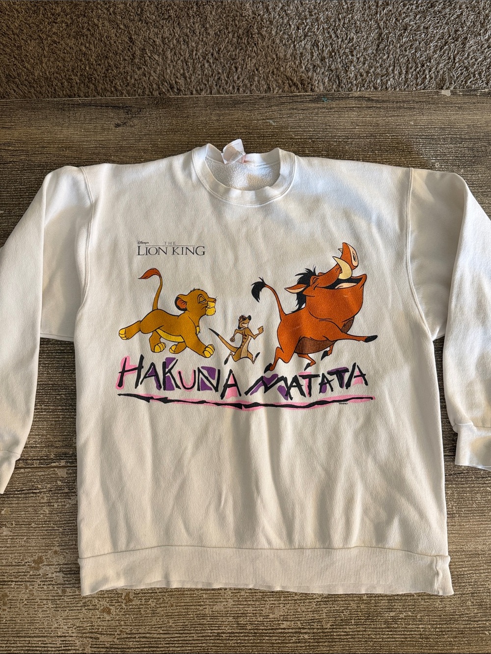 Disney vintage Lion king Hakuna Matata white graphic crewneck sweatshirt